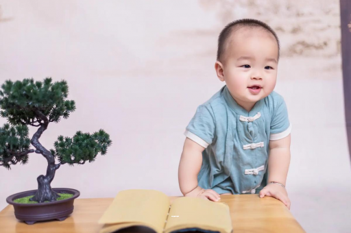 郑州宝宝爱吐奶是什么原因